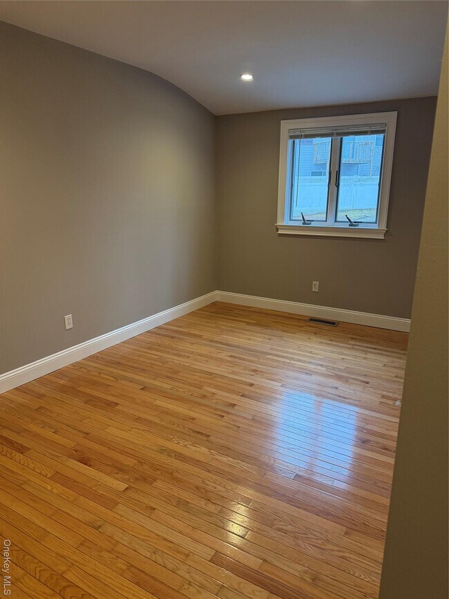 Building Photo - 125 Hill Spur