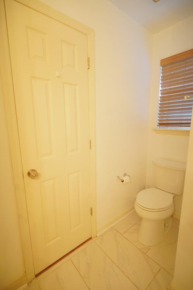 Building Photo - 4472 Bay Shore Cir
