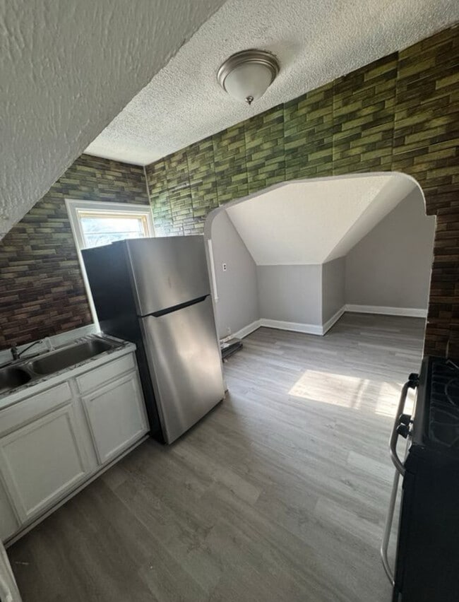 Building Photo - 2940 Vincent Ave N