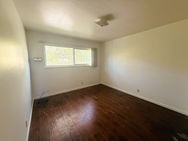 Building Photo - 2029-2035 Key Blvd