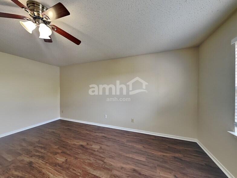 Building Photo - 6503 W Philadelphia Dr