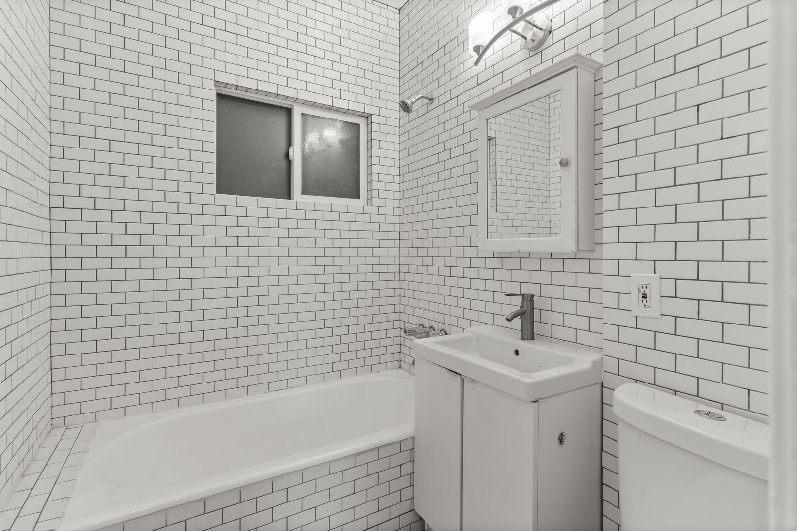 Building Photo - 1115 E Broadway