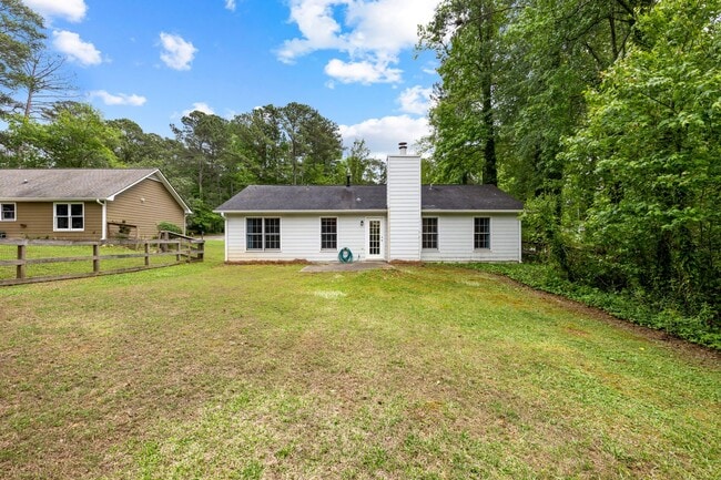Building Photo - 3 Bedroom Ranch In Starr's Mill on Quiet Street!