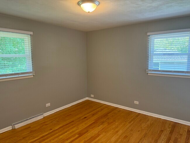 Building Photo - 109 Sandalwood Dr