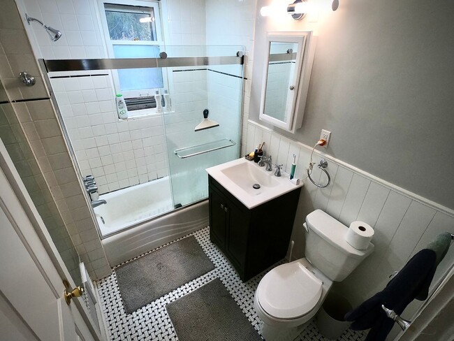 Building Photo - 5815-17 Holden St