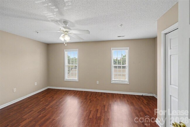Building Photo - 118 Steam Engine Dr