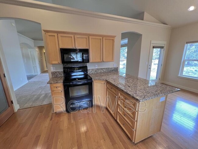Building Photo - 835 Nutcracker Dr