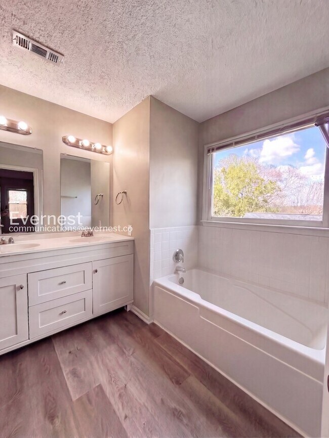 Building Photo - 1356 Mistletoe Ridge Pl NW