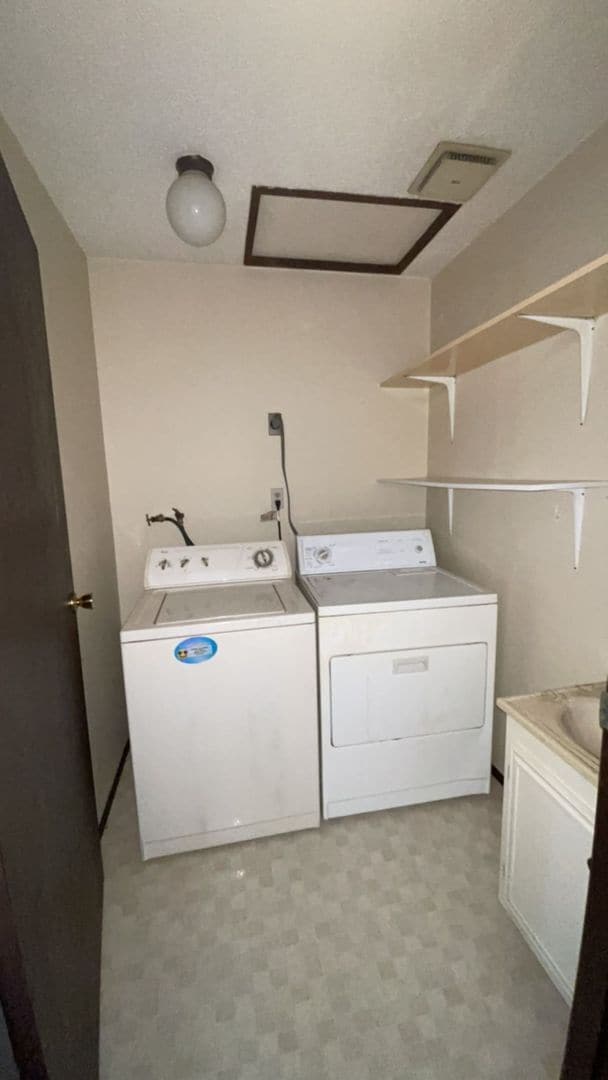 Building Photo - 2bd 1ba W/Fenced Yard
