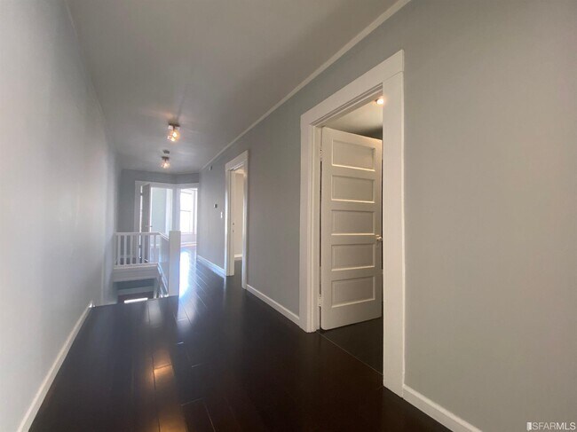 Building Photo - 1556 Howard St