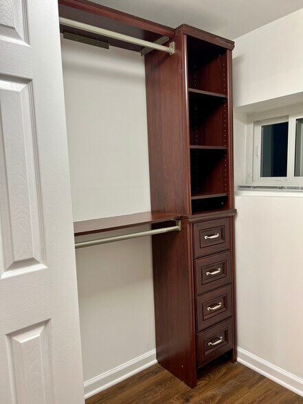 Building Photo - 1833 N Sawyer Ave