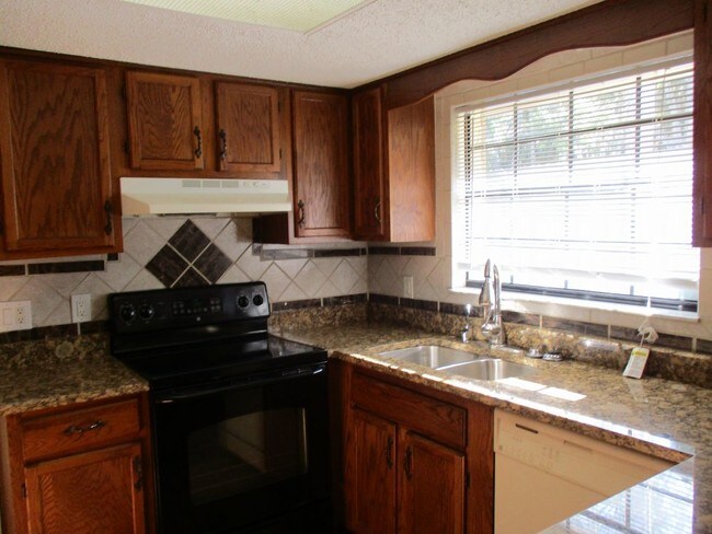 Building Photo - 610 Alhambra Lane