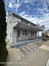 Building Photo - 39 Hickory St