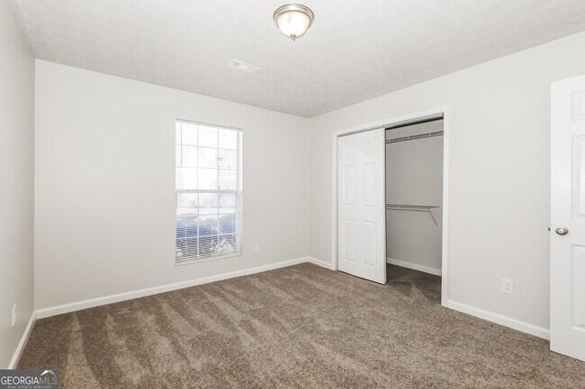 Building Photo - 9430 Sleepy Hollow Ln