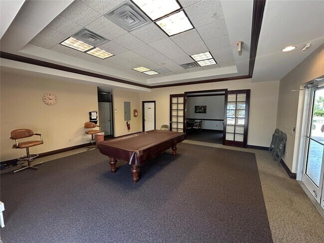Building Photo - 255 West End Dr