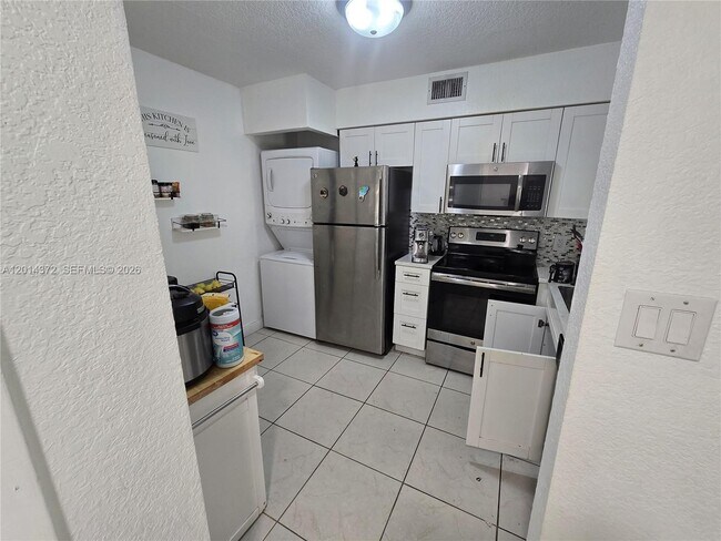 Building Photo - 1001 Coral Club Dr