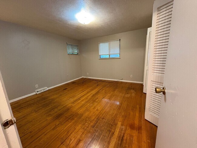 Building Photo - Beautiful Split Level House 3 bedroom 1 ba...