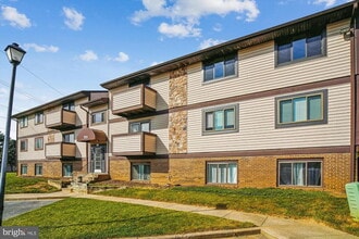 Building Photo - "Charming 2-Bed Condo in convenient Frederick Location!"