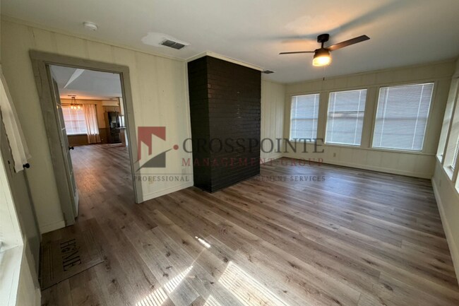 Building Photo - Almost Ready! 2 Bedroom 1 Bath ON Lake Palestine!