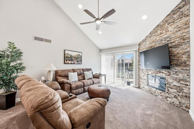 Building Photo - 7340 N Vía Camello Del Norte