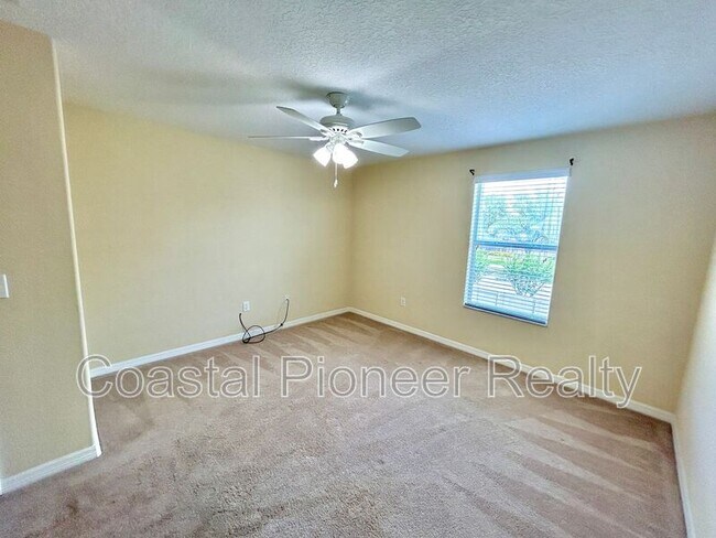 Building Photo - 2123 Roanoke Springs Dr