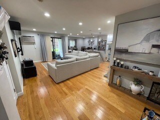 Building Photo - 120 Fellsview Ter