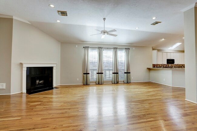 Building Photo - 9907 Kemp Forest Dr