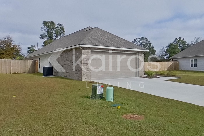Building Photo - 13751 Pinyon Dr