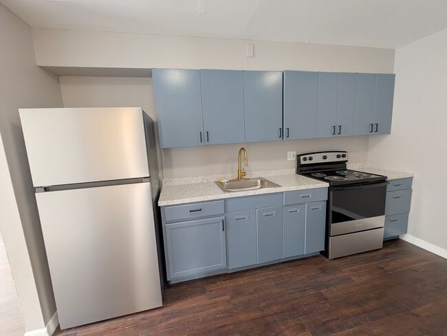 Building Photo - 110 Cromwell Pl