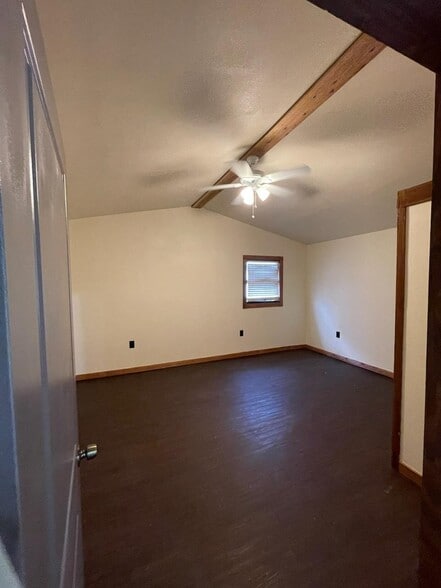 Building Photo - 1709 E Sioux Rd
