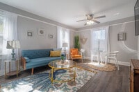 Building Photo - 5706 N Suwanee Ave