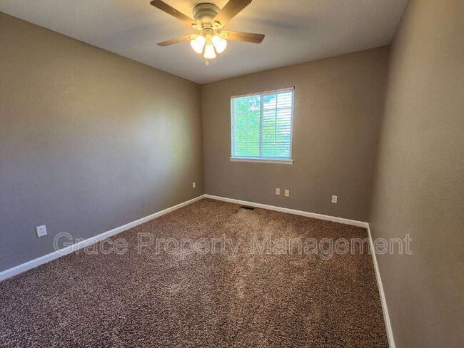 Building Photo - 553 Arbor Dr