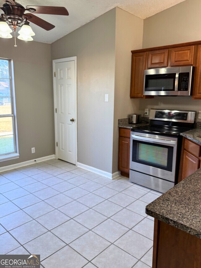 Building Photo - 1200 Sussex Pl