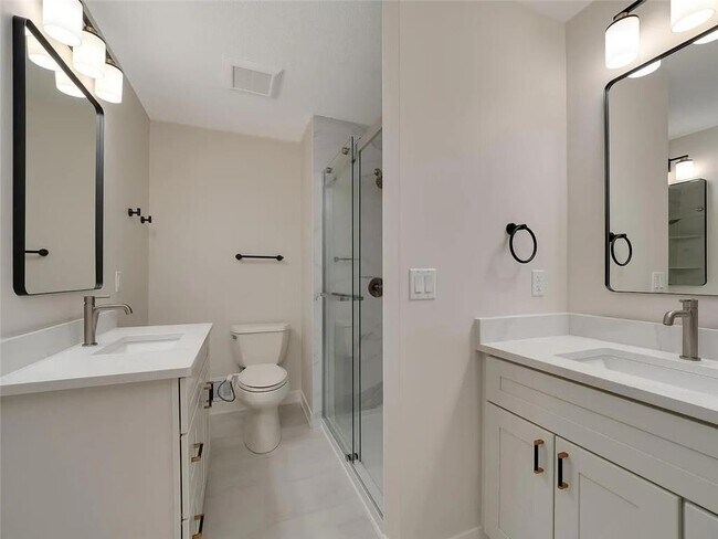 Building Photo - 7783 Kingsview Ln N