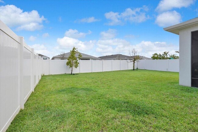 Building Photo - 14047 SW Safi Ter