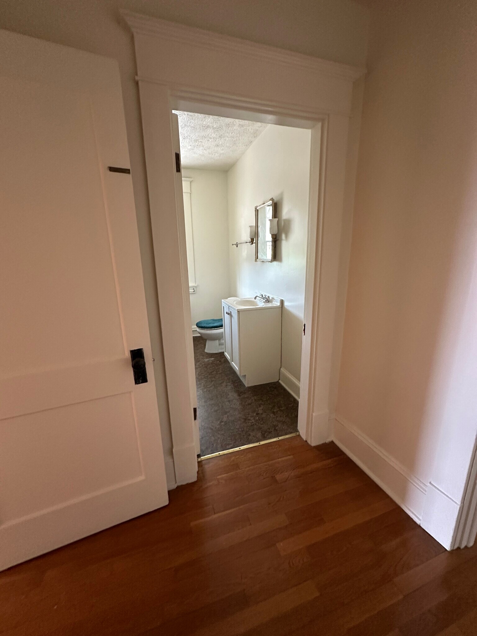 Full bath off main entryway - 21 N Braddock St