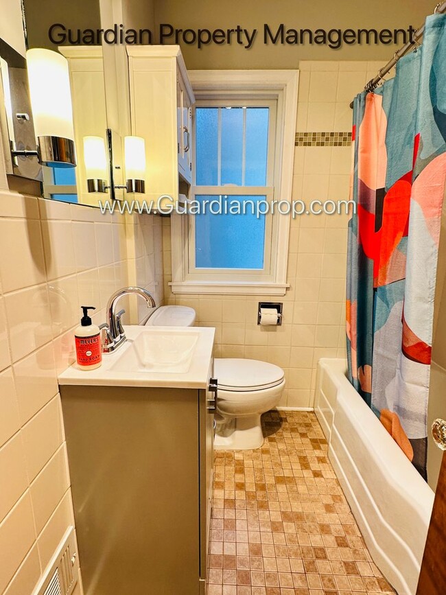 Building Photo - Immaculate Condition South Minneapolis Hom...