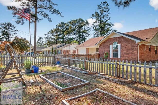 Building Photo - 606 Windhaven Dr
