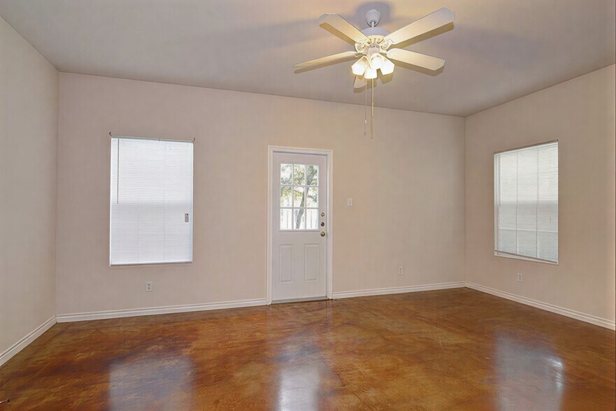 Building Photo - 7818 Kingsbury Wood