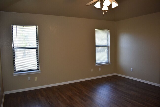 Building Photo - 3BR 2BA is located in a quiet Harker Heigh...
