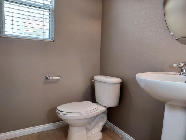 Building Photo - 9564 Fresh Crown Ct