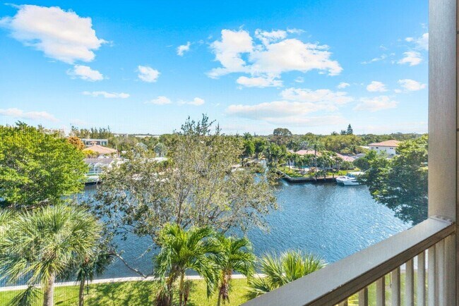 Building Photo - 14 Royal Palm Way