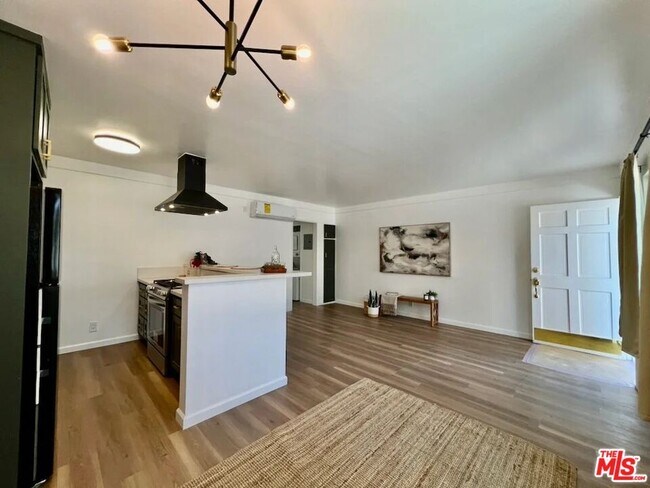 Building Photo - 5819 Carlton Way