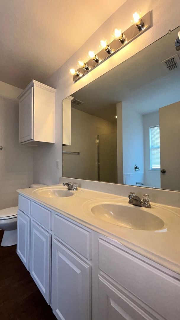 Building Photo - Move-in Ready Open Layout with a Huge Yard!