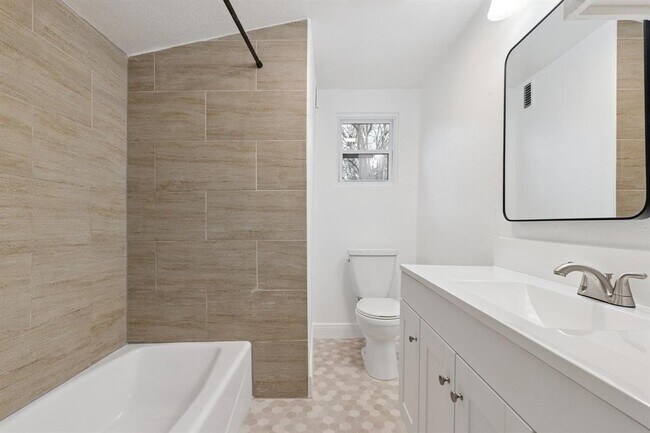 Building Photo - 2814 Gonzales St