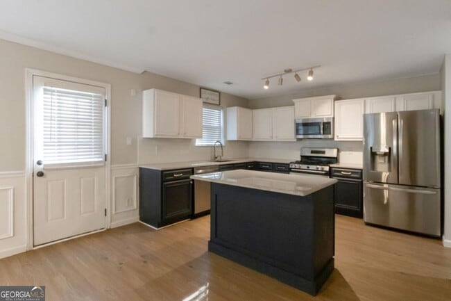 Building Photo - 5920 Seabright Ln