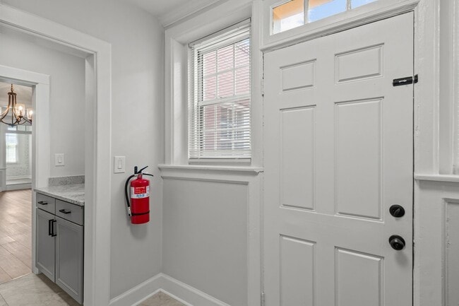 Building Photo - 1008 Westover Ave