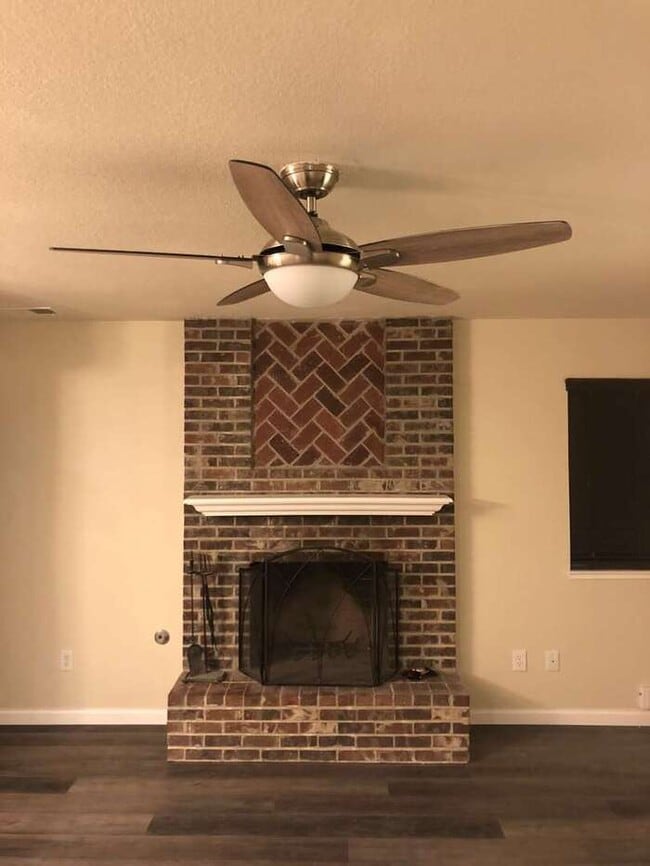 Building Photo - Tracy Gorgeous Renovated 4 Bedroom 2.5 Bat...