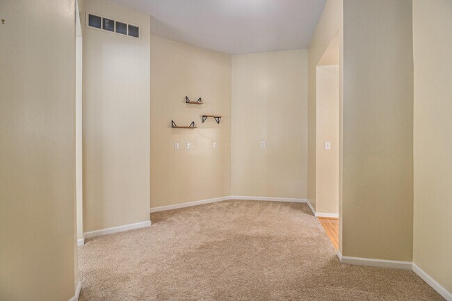 Building Photo - 1304 N Bay Dr