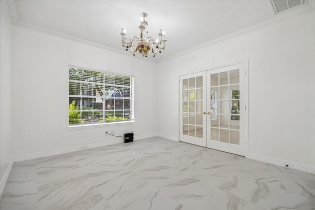 Building Photo - 2431 Parkwood Ln